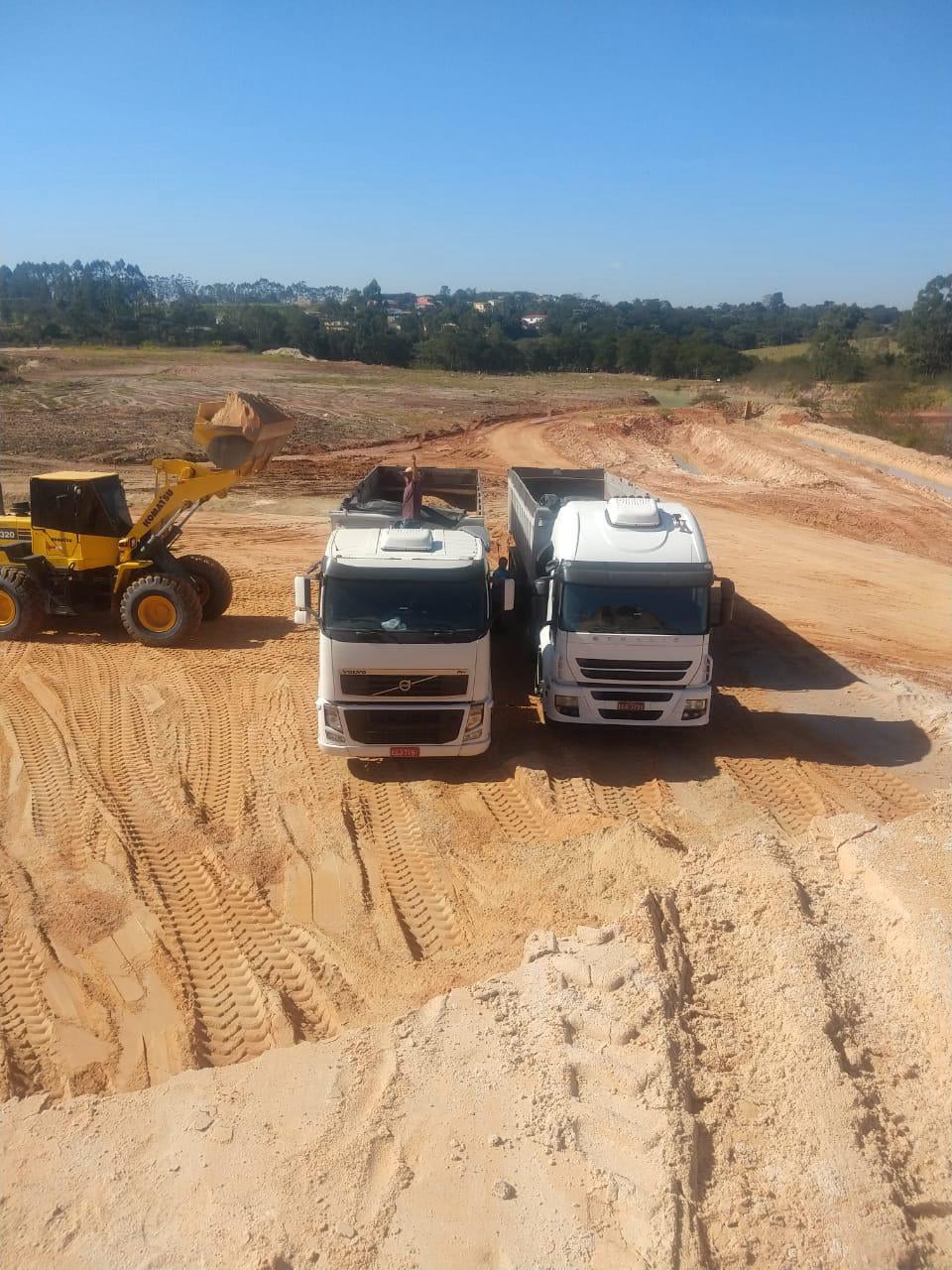 Areia, pedra, cimento e materiais para construção
